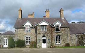 Tyddyn Llan Restaurant B&B,  Llandrillo